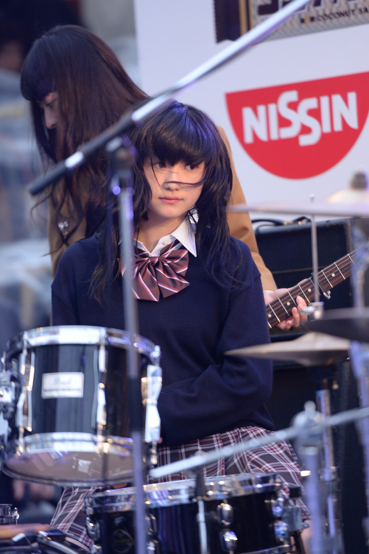 小林歌穂 - 五五七二三二〇はエビ中だった！雨の新宿で“初ライブ