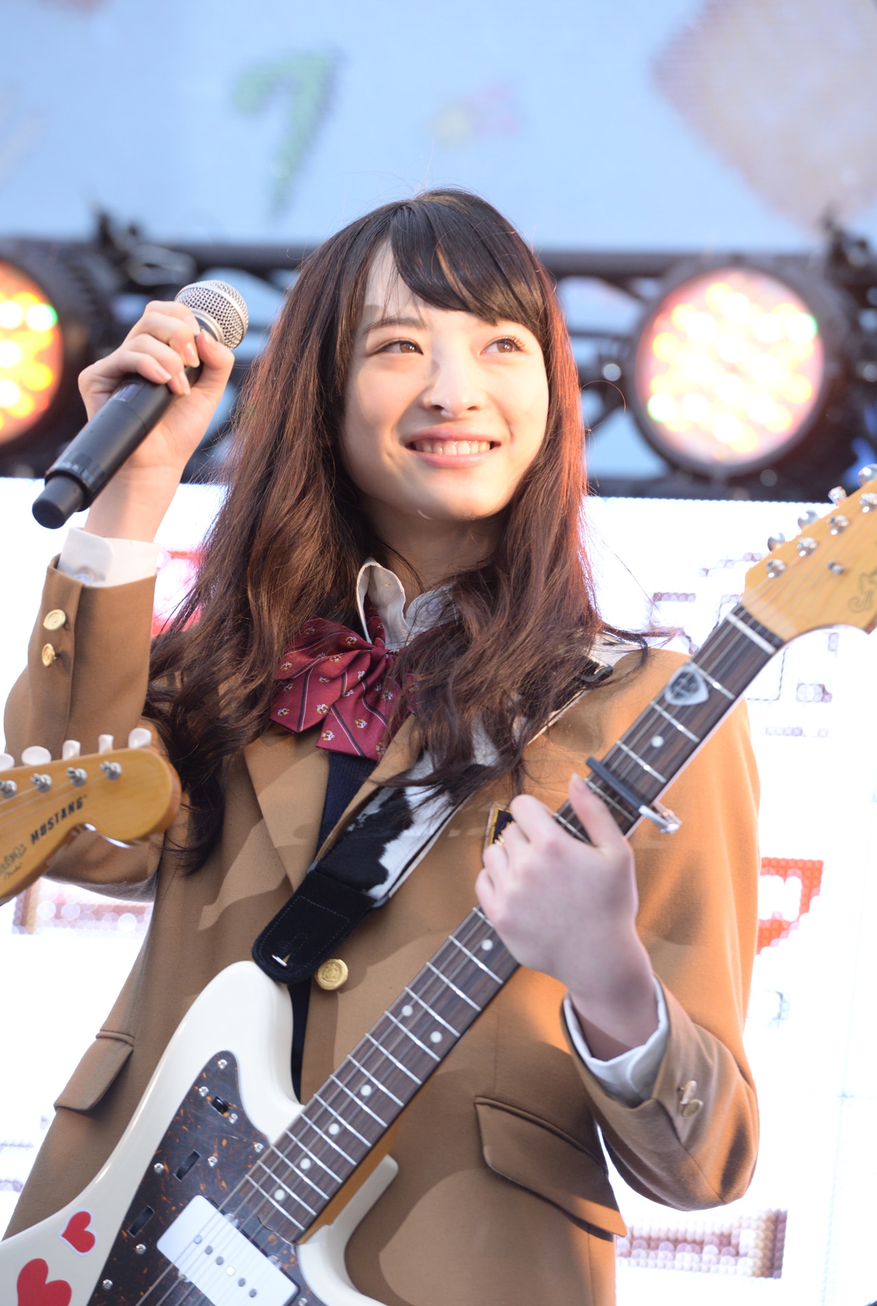 松野莉奈 - 五五七二三二〇はエビ中だった！雨の新宿で“初ライブ