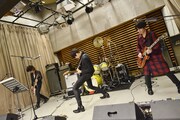 [Alexandros]による生ライブの様子。