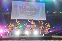 GEMによるライブの様子。