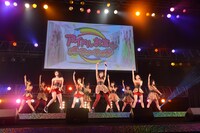 GEMによるライブの様子。