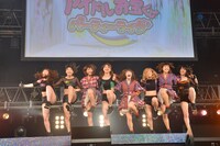 Negiccoのライブに飛び入り参加しラインダンスを踊るアップアップガールズ（仮）。