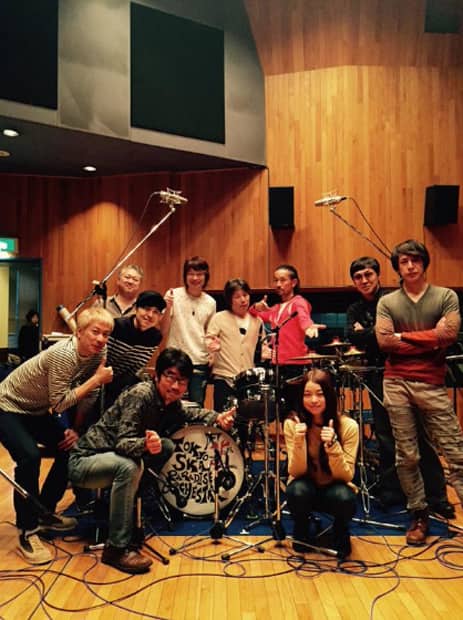 片平里菜 眼鏡越しの空 メイキング映像に豪華プレイヤー陣も 音楽ナタリー