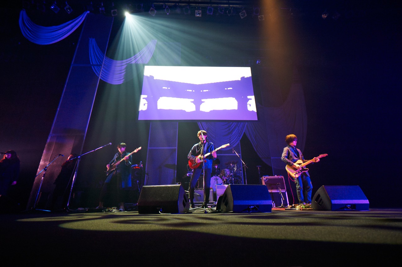 indigo la Endワンマンツアー「幸せが溢れたら」中野サンプラザホール公演の様子。（撮影：オノツトム）