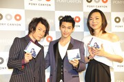 写真左からTAKUYA、AARON、ミッツ・マングローブ。