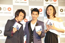 写真左からTAKUYA、AARON、ミッツ・マングローブ。