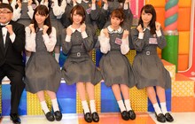 「NOGIBINGO! 4」の会見に出席した乃木坂46とイジリー岡田。