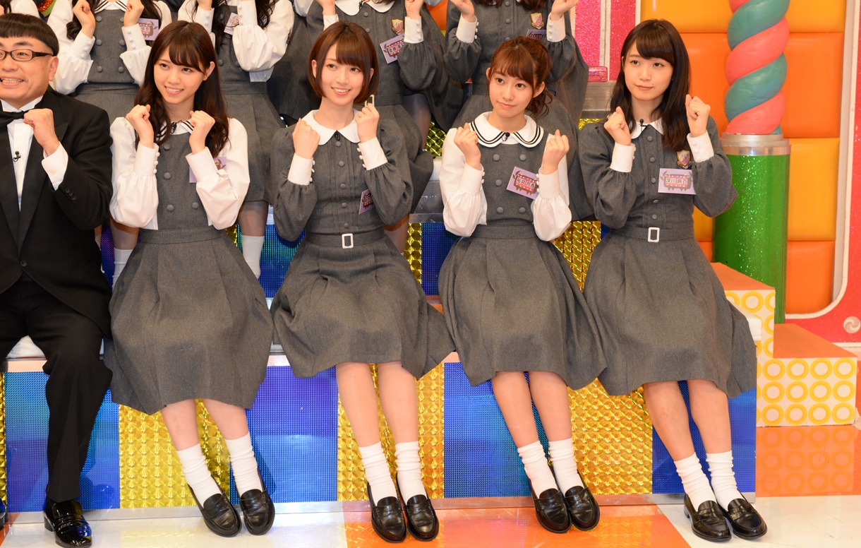 「NOGIBINGO! 4」の会見に出席した乃木坂46とイジリー岡田。