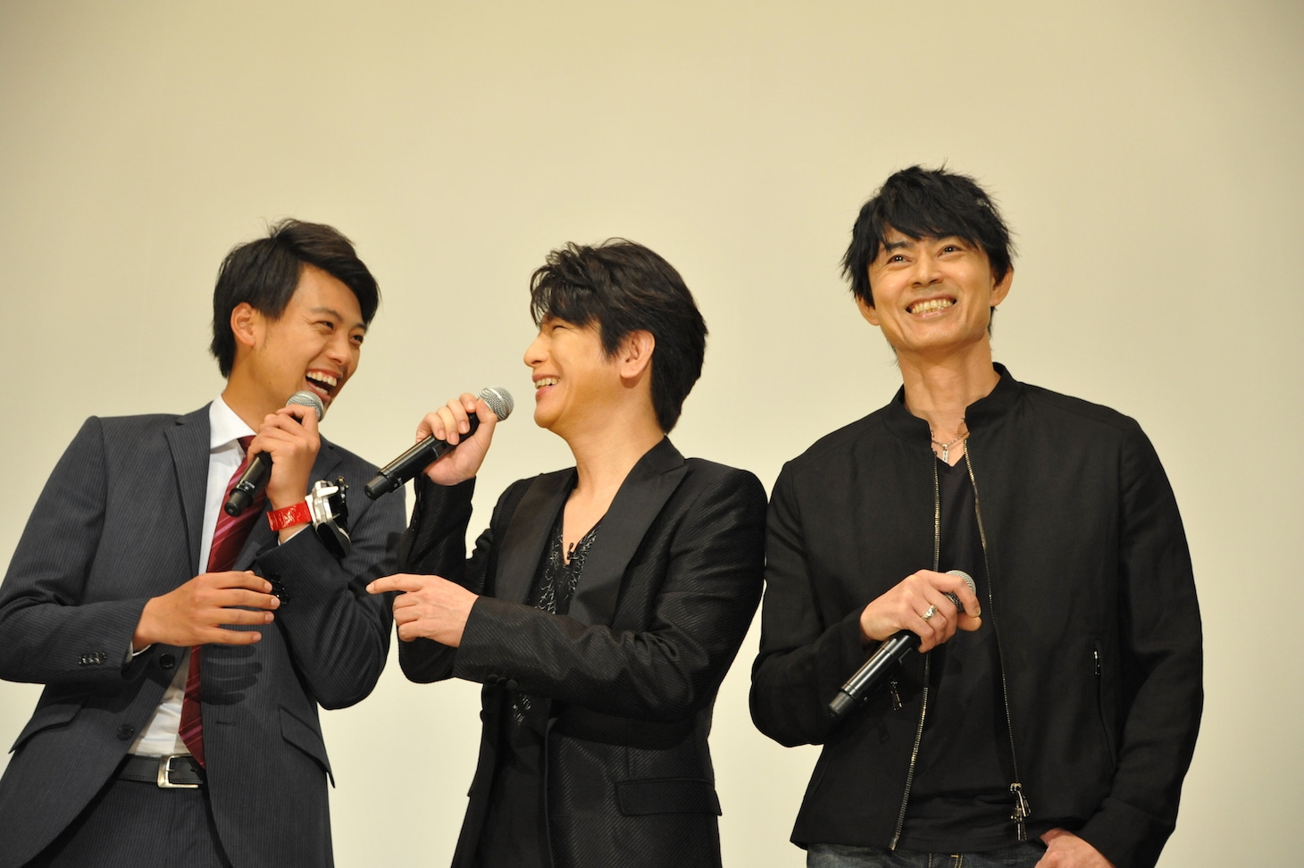 左から竹内涼真、及川光博、倉田てつを。