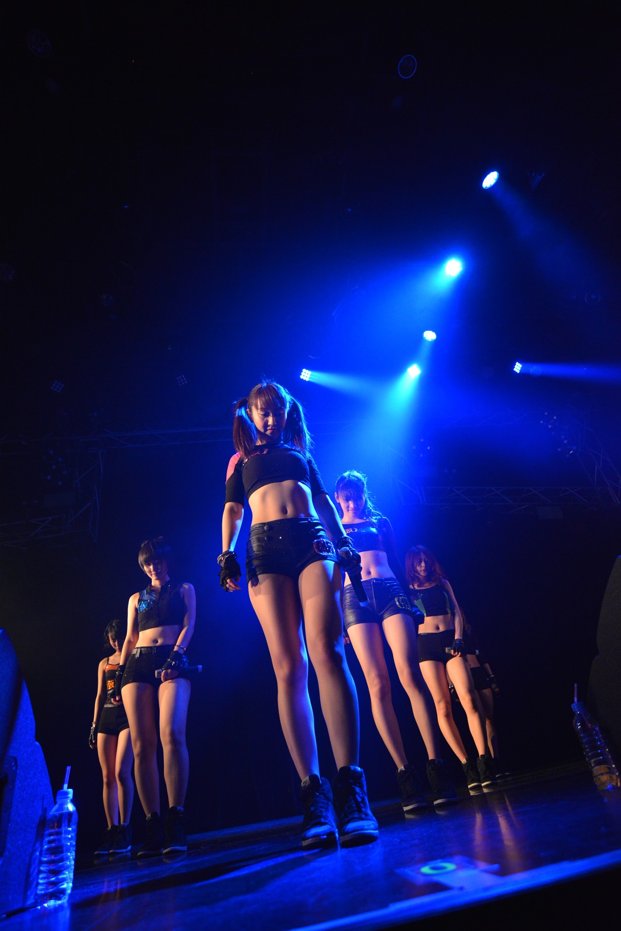 アップアップガールズ（仮）によるライブの様子。