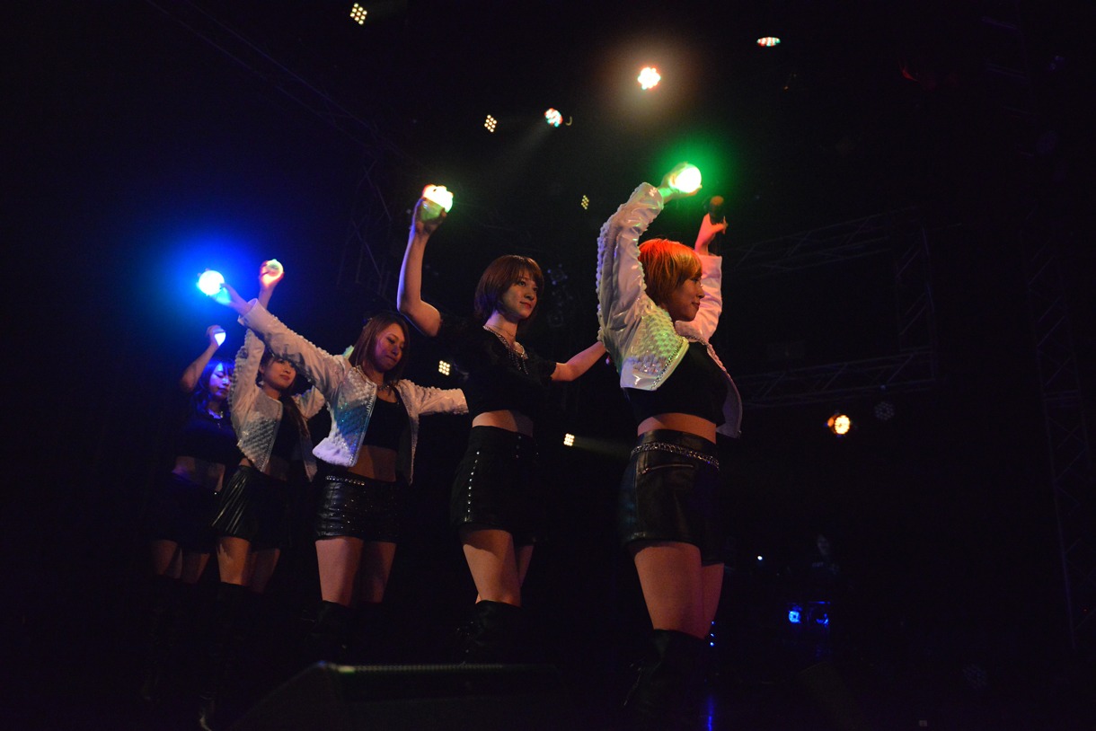THE ポッシボーによるライブの様子。