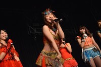 “モリモリボディ”をアピールする森咲樹。