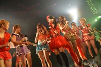 チーム・負けん気によるライブの様子。