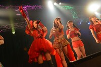 チーム・負けん気によるライブの様子。