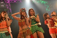 チーム・負けん気によるライブの様子。