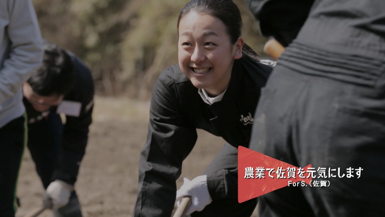 住友生命「YOUNG JAPAN ACTION 浅田真央×住友生命」の新CM「『ヤングジャパンアクション2015活動』篇」のワンシーン。