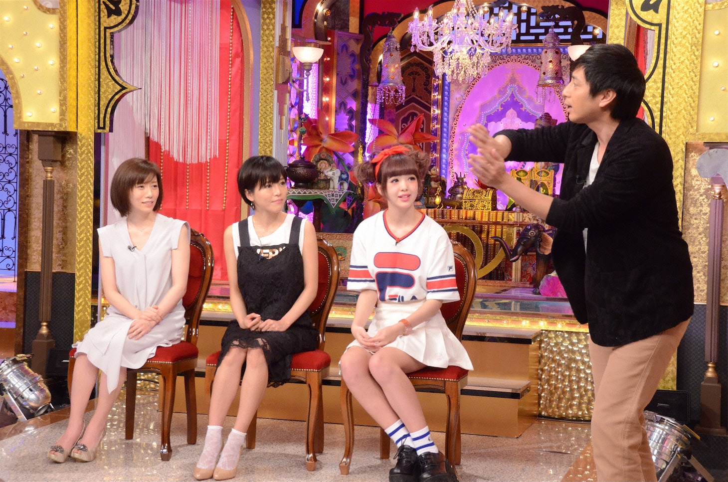 左から柴田淳、釈由美子、藤田ニコル、徳井義実。(c)日本テレビ