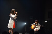 Taylor Swiftの「RED」を歌唱する秋山ありす。