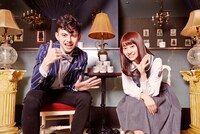 写真左よりハリー杉山、桜井玲香。