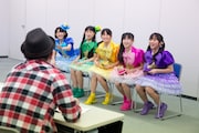 清原寛プロデューサーから「かがくdeムチャミタス!」レギュラー出演が告げられたたこやきレインボー。