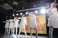アイドルネッサンス「YOU」発売記念イベント「インストアイドルネッサンス」の様子。