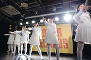 アイドルネッサンス「YOU」発売記念イベント「インストアイドルネッサンス」の様子。