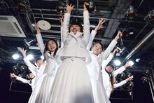 アイドルネッサンス「YOU」発売記念イベント「インストアイドルネッサンス」の様子。