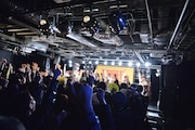 「どっかーん!」でファンと一体になるアイドルネッサンス。