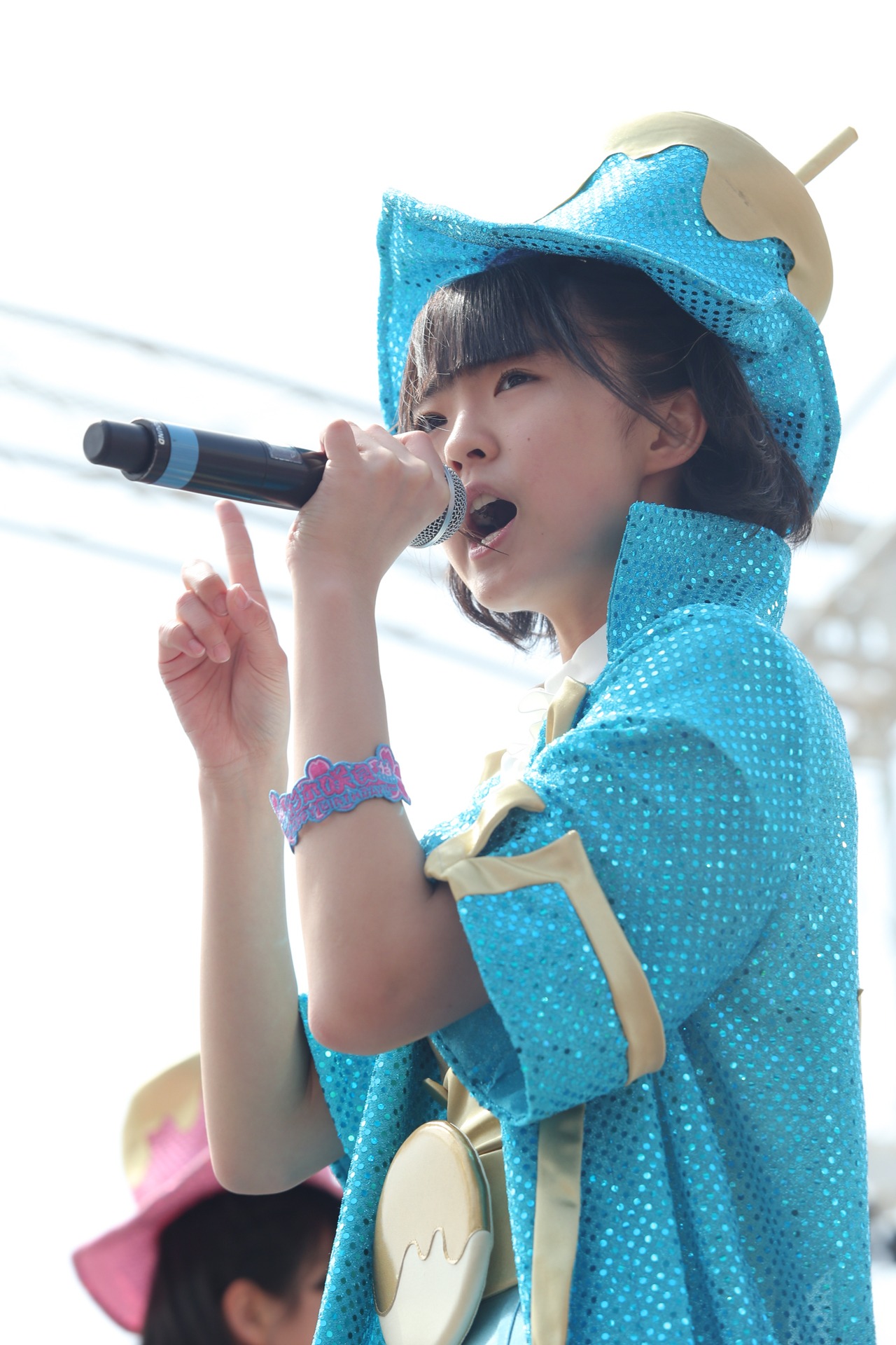 春名真依