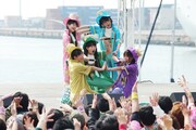 「まいど！おおきに！元気売りの少女レインボーツアー」出陣式の様子。