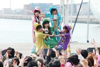 「まいど！おおきに！元気売りの少女レインボーツアー」出陣式の様子。