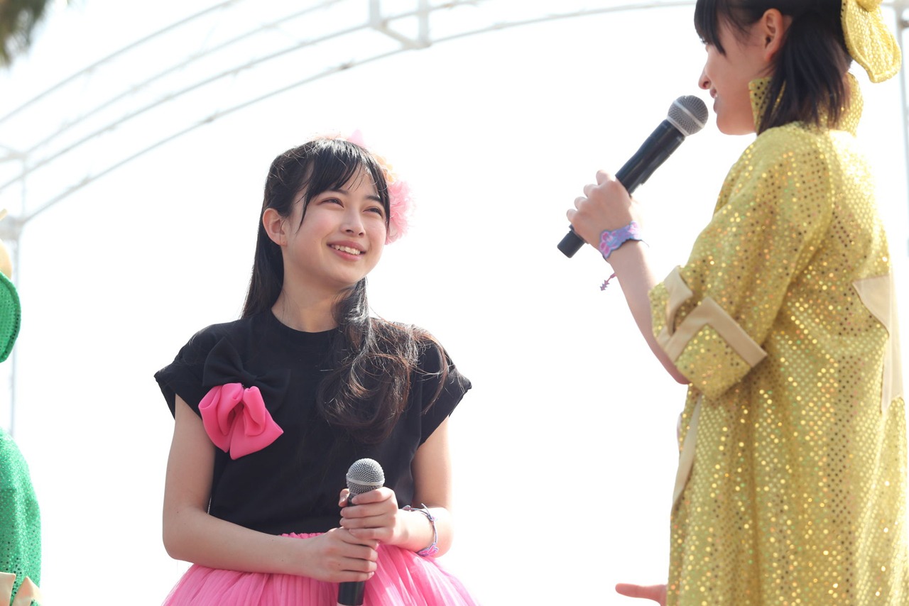 左から彩木咲良、清井咲希。
