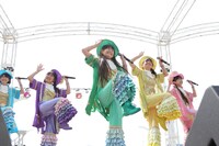 「まいど！おおきに！元気売りの少女レインボーツアー」出陣式の様子。