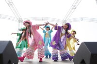 「まいど！おおきに！元気売りの少女レインボーツアー」出陣式の様子。