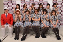 「BSフジ×SKE48 ～神対測定～」の収録を行ったSKE48とオラキオ（弾丸ジャッキー）。