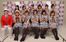 「BSフジ×SKE48 ～神対測定～」の収録を行ったSKE48とオラキオ（弾丸ジャッキー）。