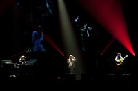 「TM NETWORK 30th FINAL CONCERT」3月22日公演の様子。