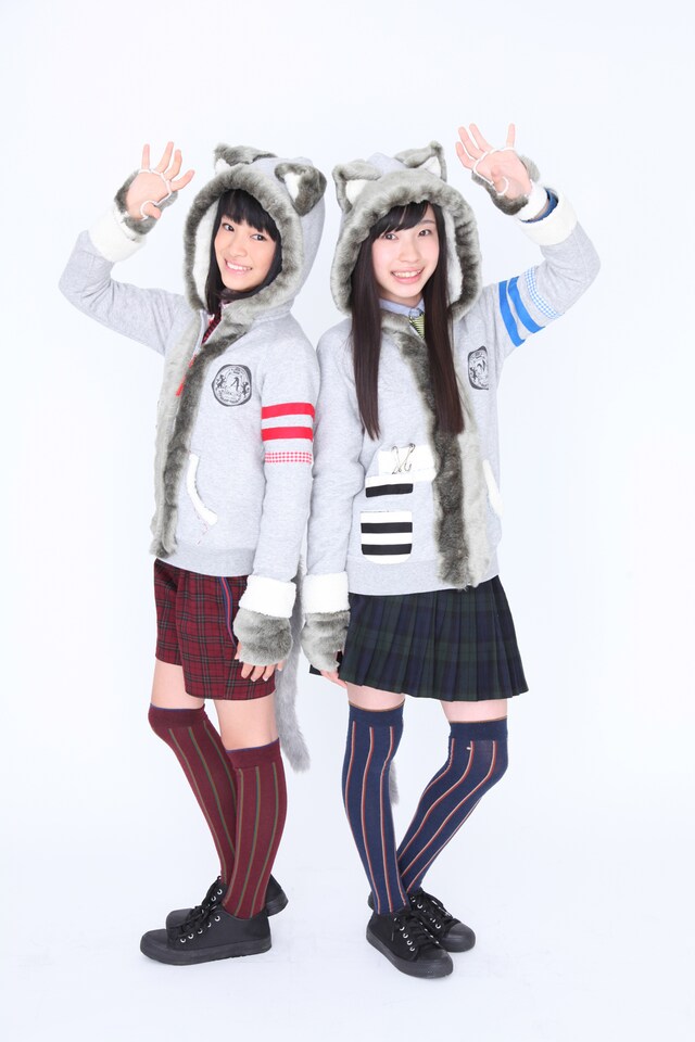 amiina。左から山井あみ、かわいみいな。