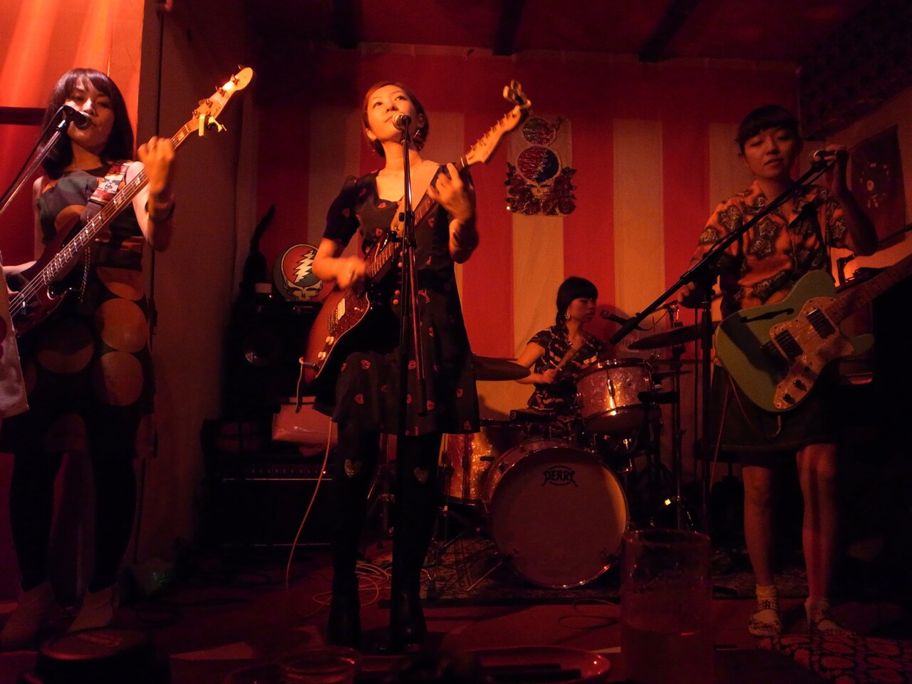 ドクロズ20周年公演に、くるりファンファンら歴代メンバー“ドクロズ同窓会”