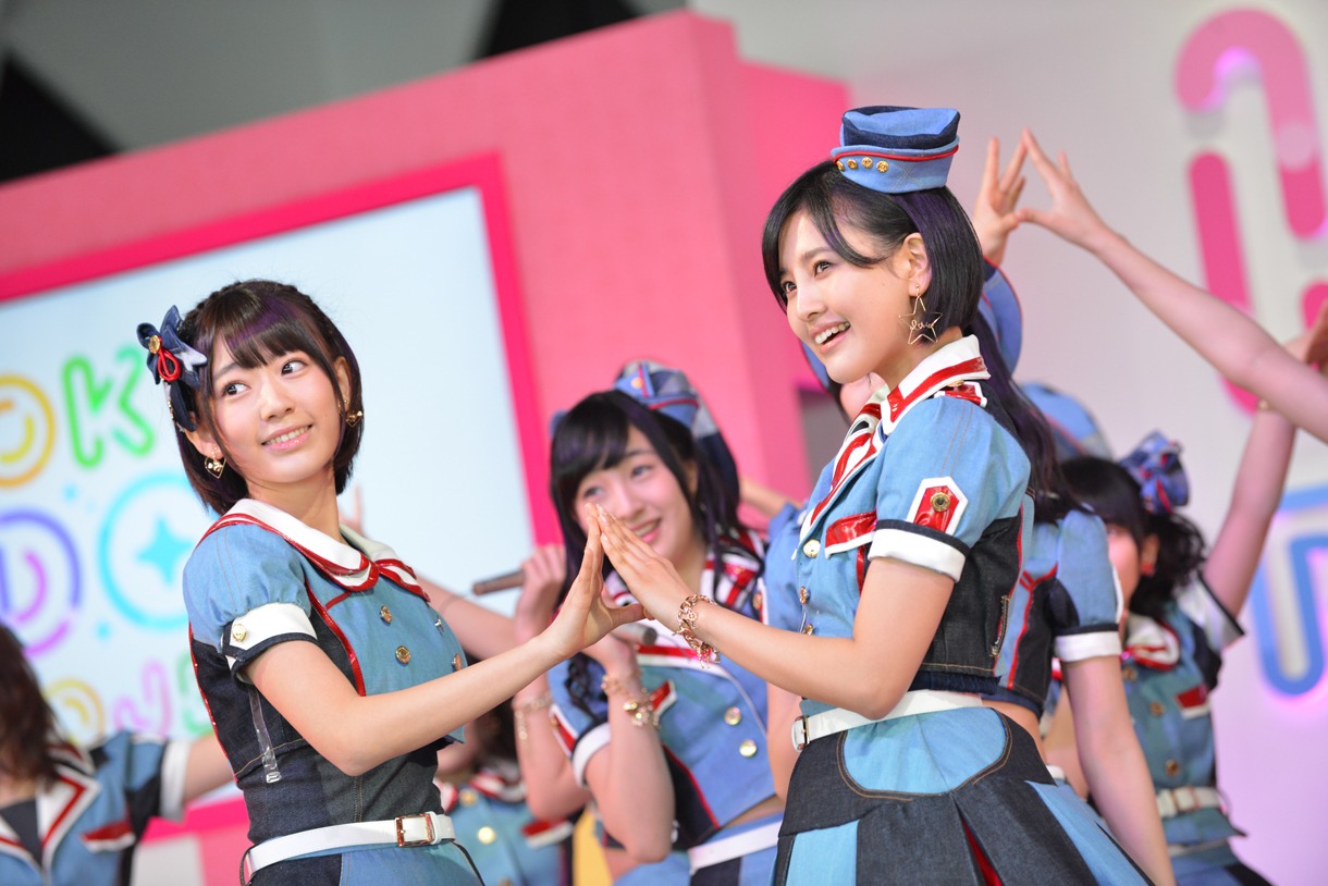 左から宮脇咲良、兒玉遥。