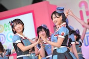 左から宮脇咲良、兒玉遥。