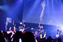 DISH//「皿vsスラ“世界サラ一級タイトルマッチ”～2015年 春編～」豊洲PIT公演の様子。