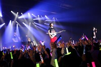 DISH//「皿vsスラ“世界サラ一級タイトルマッチ”～2015年 春編～」豊洲PIT公演の様子。