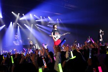 DISH//「皿vsスラ“世界サラ一級タイトルマッチ”～2015年 春編～」豊洲PIT公演の様子。