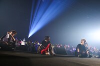 夏のホールツアーを発表したときの様子。