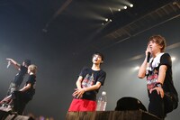 DISH//「皿vsスラ“世界サラ一級タイトルマッチ”～2015年 春編～」豊洲PIT公演の様子。