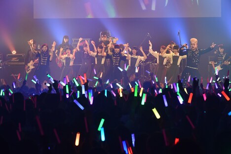 氣志團、乃木坂46、乃木團のコラボステージ。