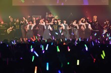 氣志團、乃木坂46、乃木團のコラボステージ。