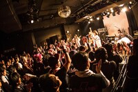 東京・代官山LOOPにて行われたコンベンションライブ「がんばれ！Victoryオープン戦 三回の裏『ダメなら即2軍！レギュラーは自力でつかみ取れ!!1軍レギュラー争奪コンベンションライブ』」の様子。