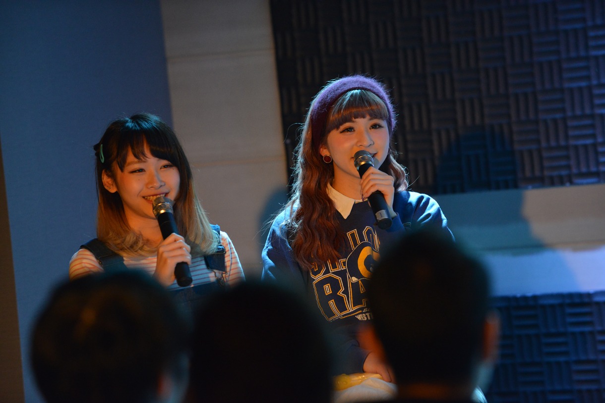 DVD鑑賞イベントに出演した増井みお、玉井杏奈。